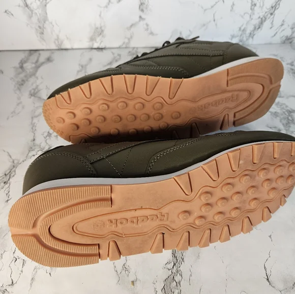 Reebok Classic Leather Army Green Running Sneakers -Men's Size 7 Without Box - Picture 6 of 9
